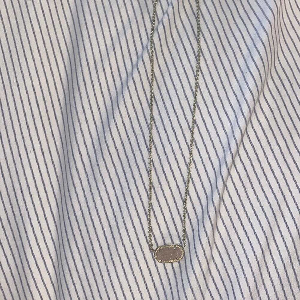 Kendra Scott necklace